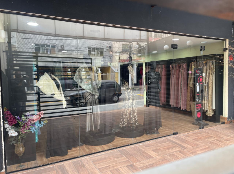 Fechamentos e projetos especiais — obra executada pela Quality Glass